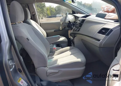 2012 Toyota Sienna Le V6 8 Passenger z USA, uszkodzony, nr VIN 5TDKK3DC5CS263417